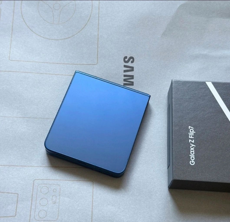 갤럭시 Z플립7 256GB SSS급 판매합니다. 이미지