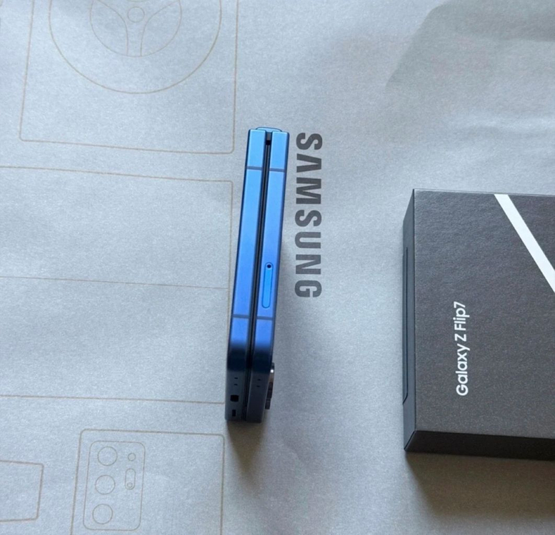 갤럭시 Z플립7 256GB SSS급 판매합니다. 이미지