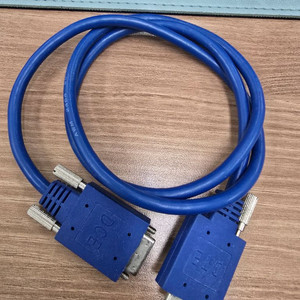 시스코 라우터 백투백 케이블 및 콘솔 케이블 이미지