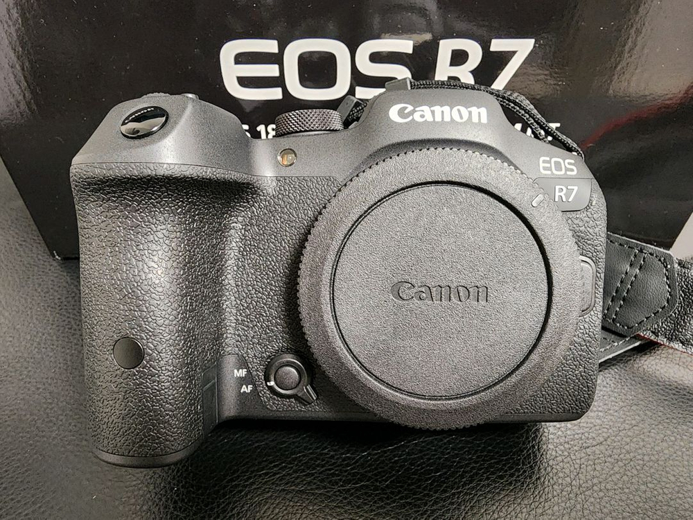 [A급] 캐논 EOS R7 + Rf-s 18-150 렌즈+ 테더툴즈케이블 + 캐논가방 이미지