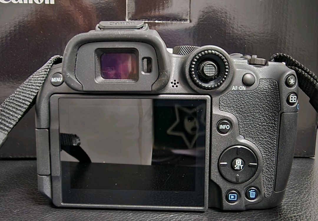 [A급] 캐논 EOS R7 + Rf-s 18-150 렌즈+ 테더툴즈케이블 + 캐논가방 이미지