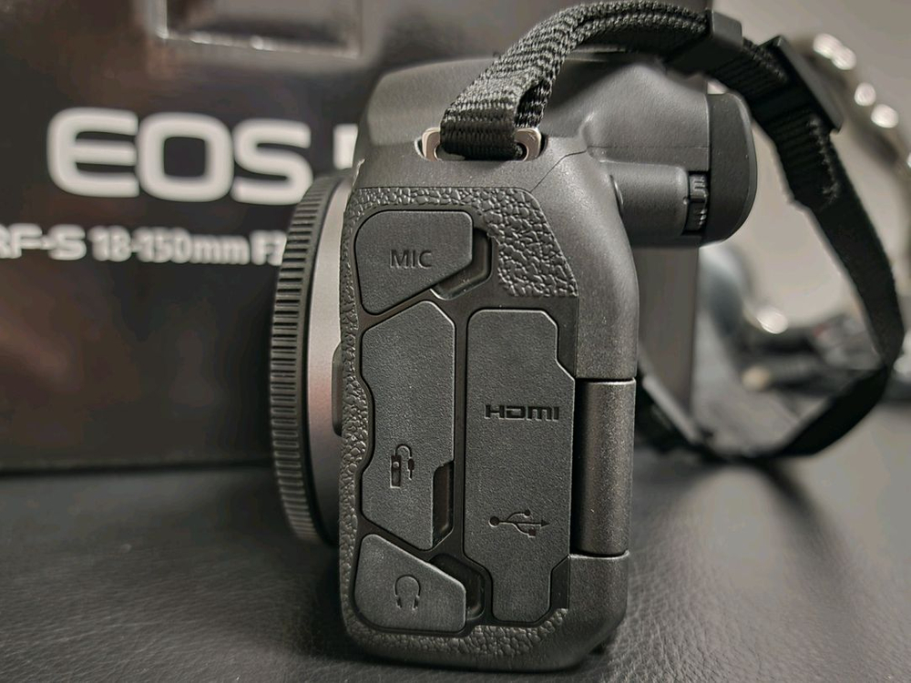 [A급] 캐논 EOS R7 + Rf-s 18-150 렌즈+ 테더툴즈케이블 + 캐논가방 이미지