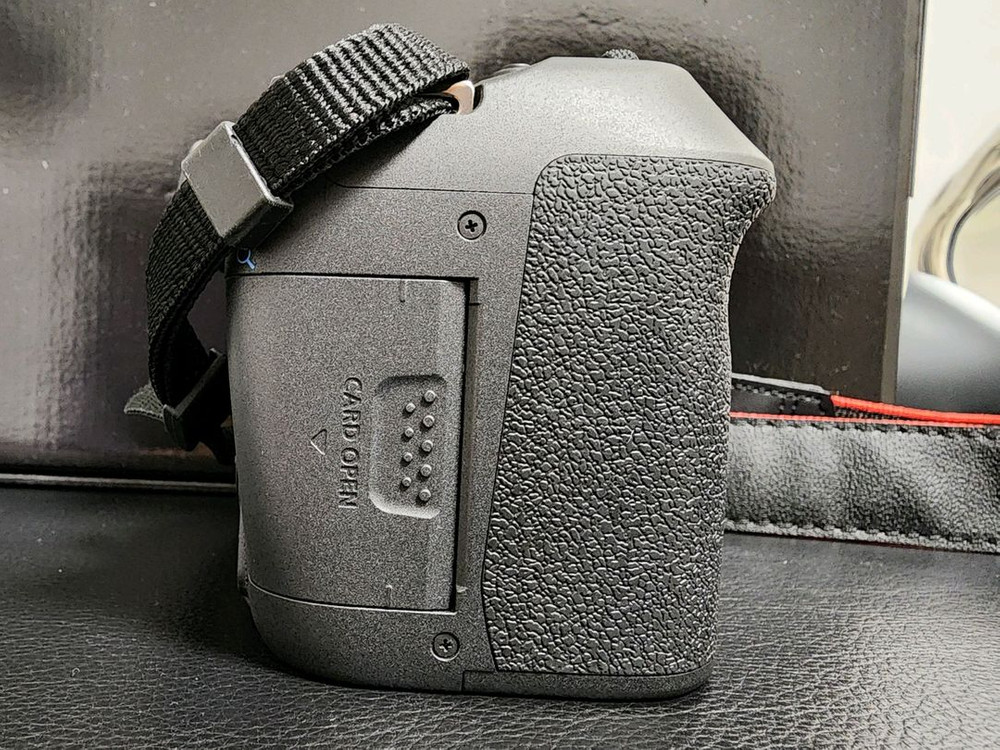 [A급] 캐논 EOS R7 + Rf-s 18-150 렌즈+ 테더툴즈케이블 + 캐논가방 이미지