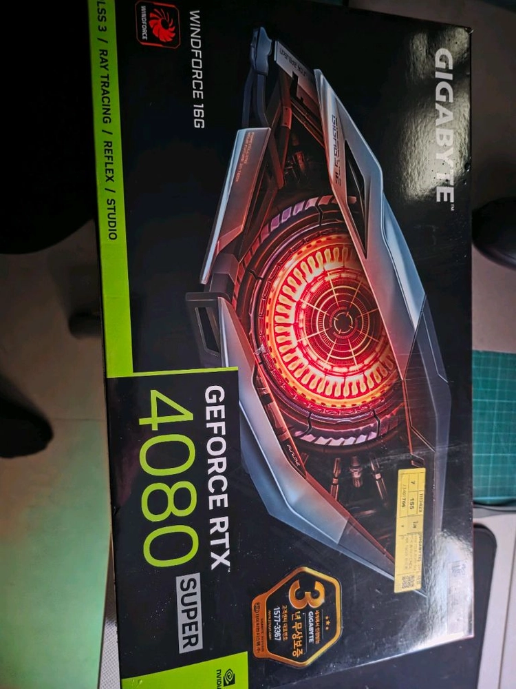 RTX 4080 SUPER 그래픽카드 이미지