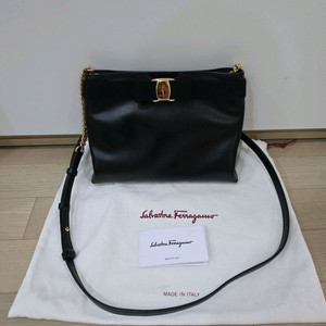 페라가모 정품 뉴바라 크로스백 이미지