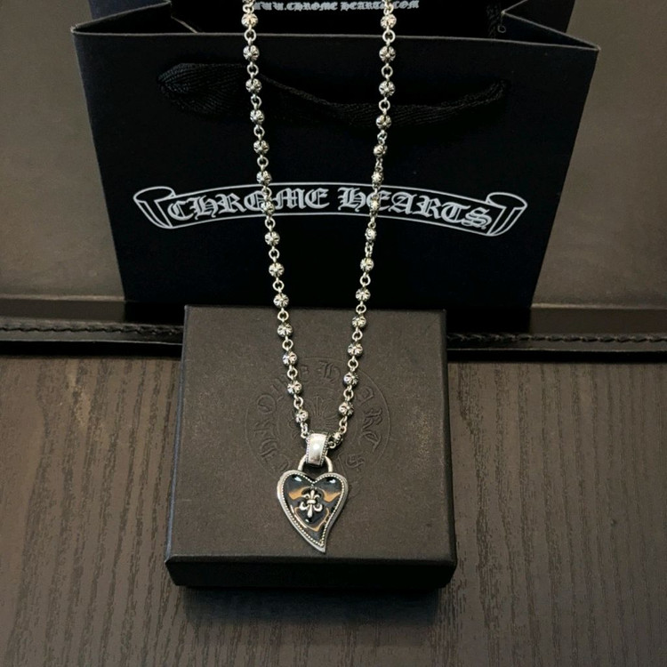크롬하츠 블랙 하트 펜던트 목걸이 이미지