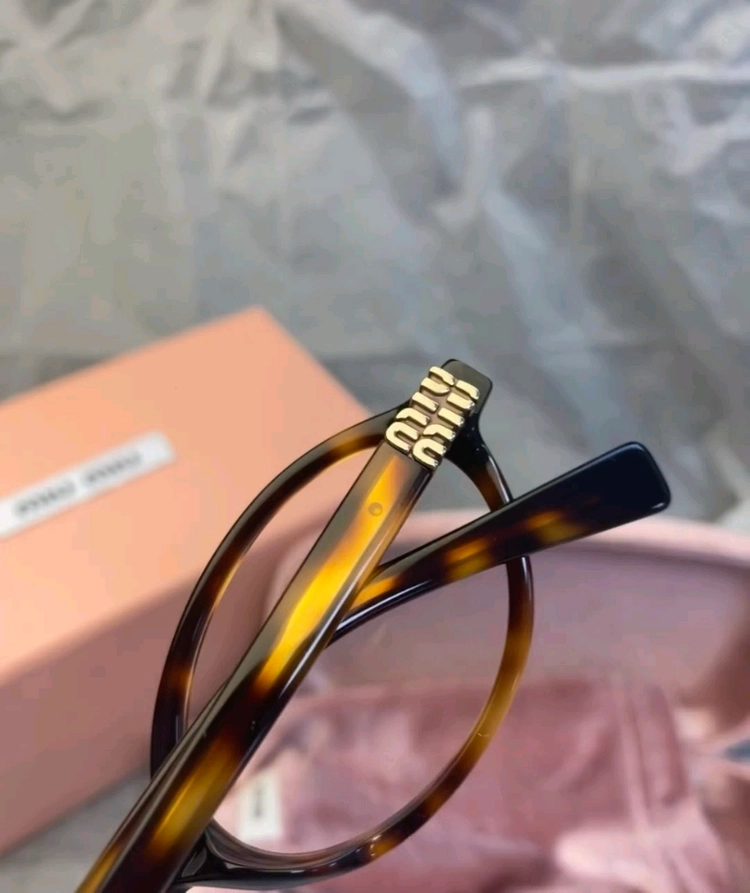 미우미우 패션 선글라스 이미지