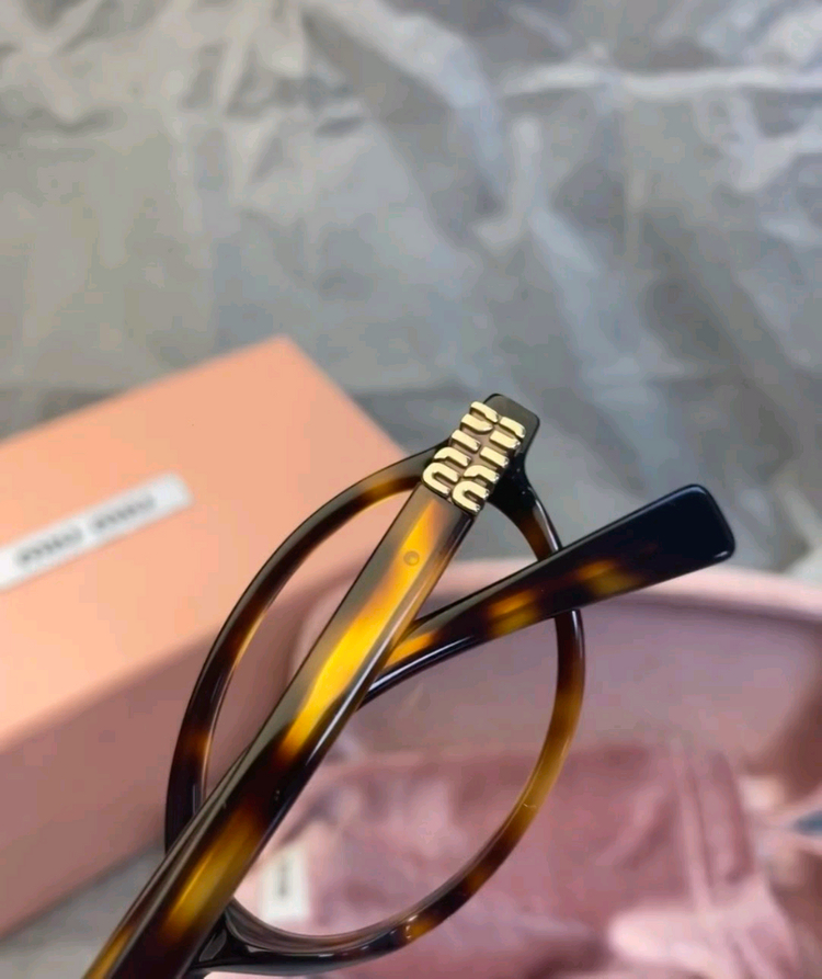 미우미우 패션 선글라스 이미지