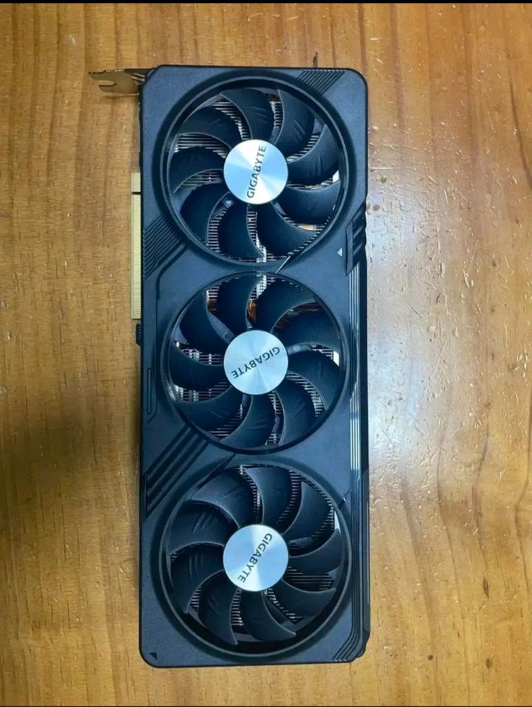 기가바이트 RTX 4070 이미지