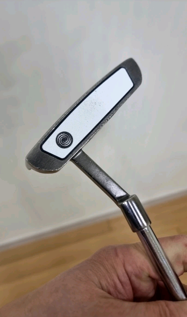 오딧세이 골프 퍼터 white ice D.A.R.T blade 팝니다. 이미지