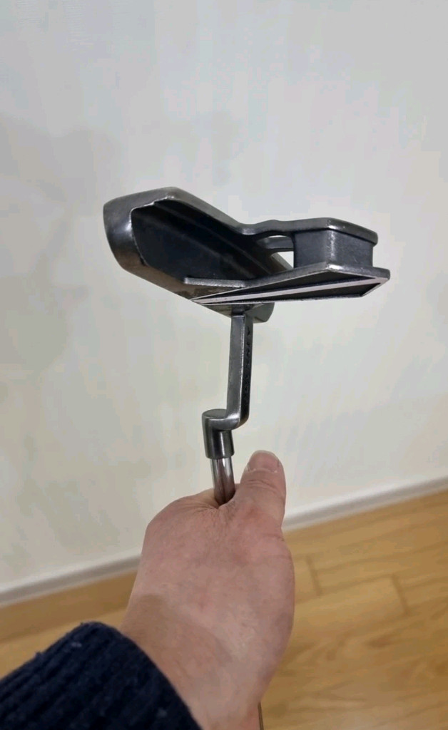 오딧세이 골프 퍼터 white ice D.A.R.T blade 팝니다. 이미지