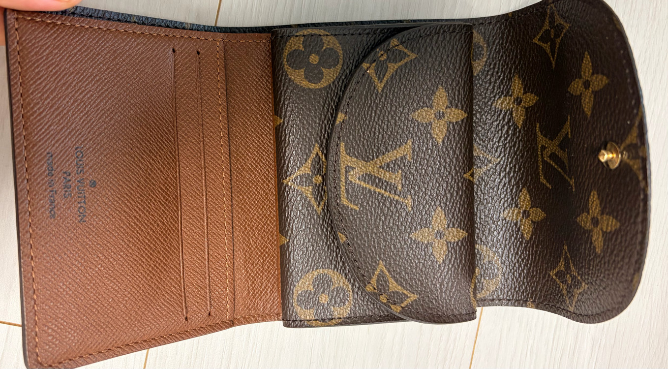 루이비통 엘렌월릿 이미지