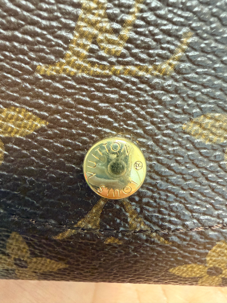 루이비통 엘렌월릿 이미지