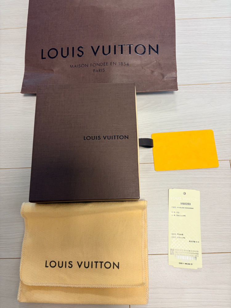 루이비통 엘렌월릿 이미지