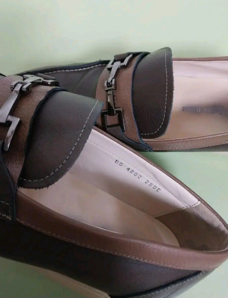 남성 크리스찬리봇 금속장식 로퍼, 단화 (280) 이미지