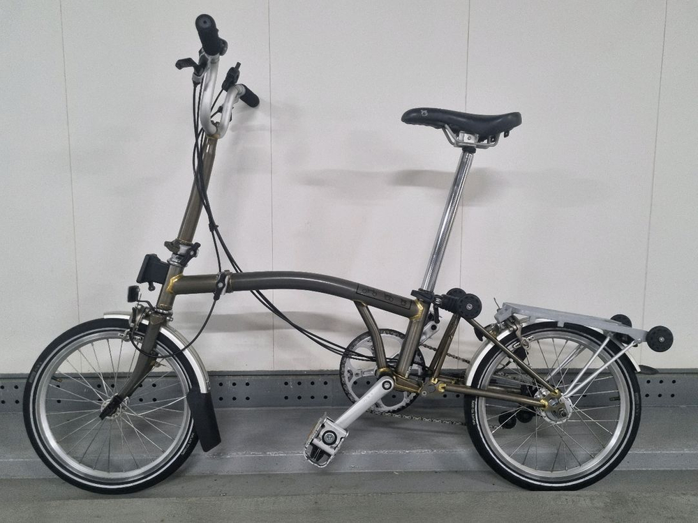 브롬톤 c라인 로우락커 m6r 판매합니다 이미지