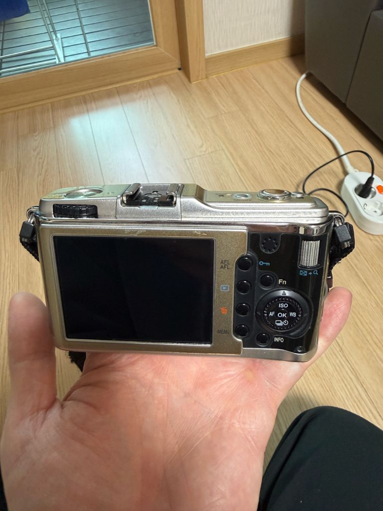 올림푸스 펜 미러리스 카메라 + 14-42mm 렌즈 세트 이미지