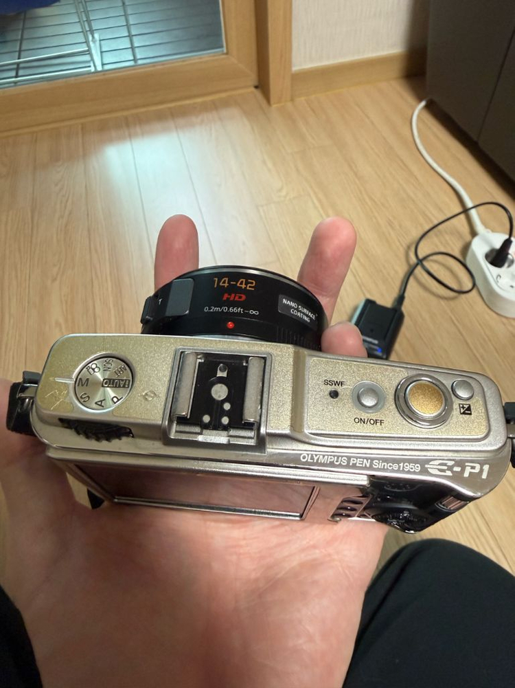 올림푸스 펜 미러리스 카메라 + 14-42mm 렌즈 세트 이미지