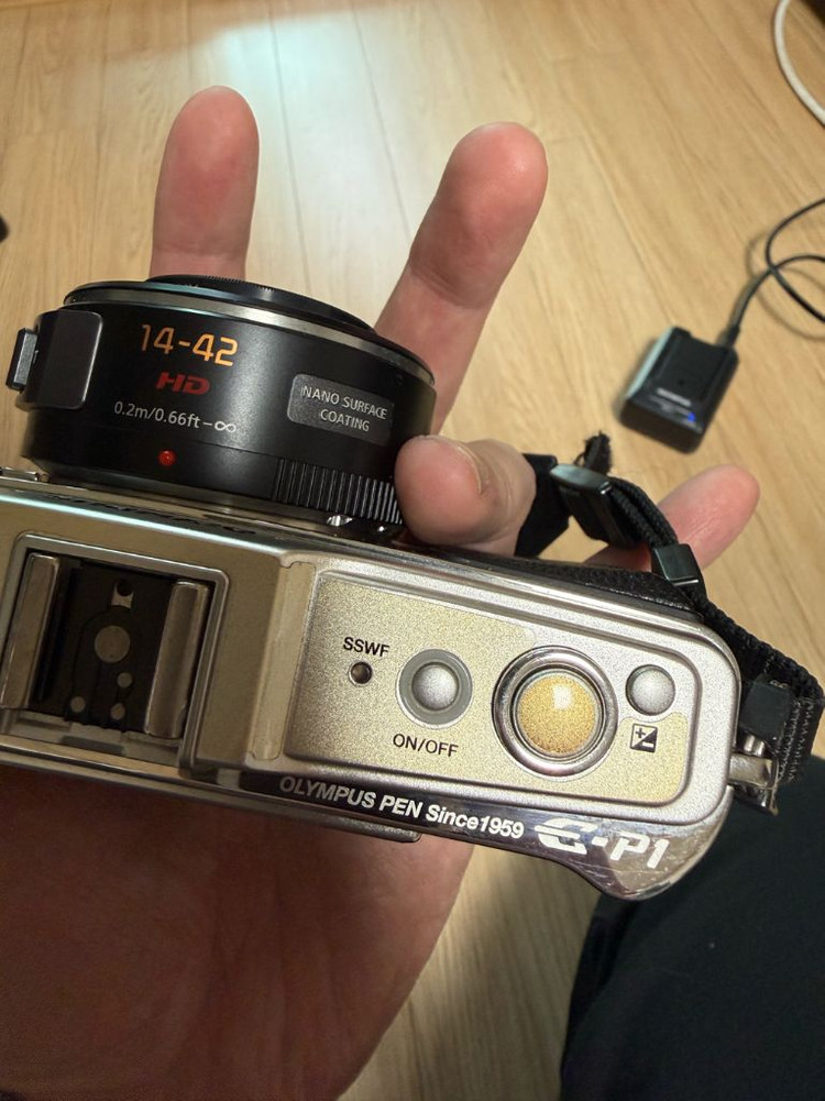 올림푸스 펜 미러리스 카메라 + 14-42mm 렌즈 세트 이미지