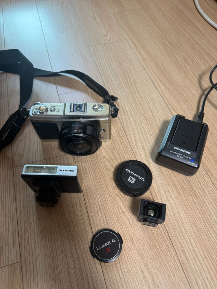 올림푸스 펜 미러리스 카메라 + 14-42mm 렌즈 세트 이미지