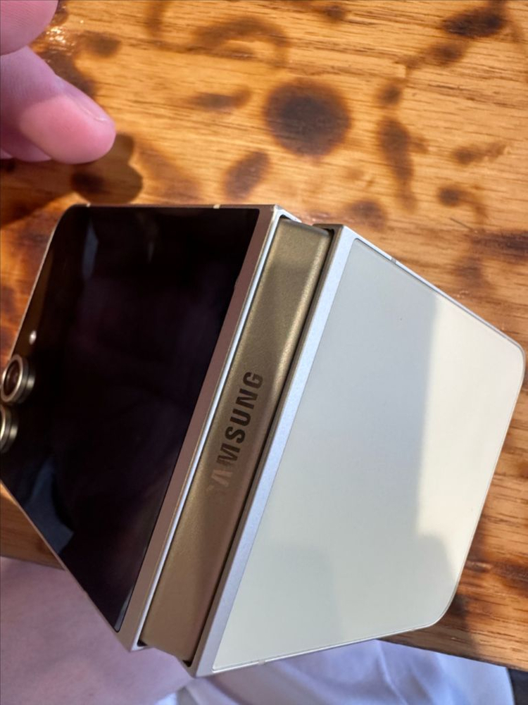 갤럭시 Z플립6 256GB 이미지