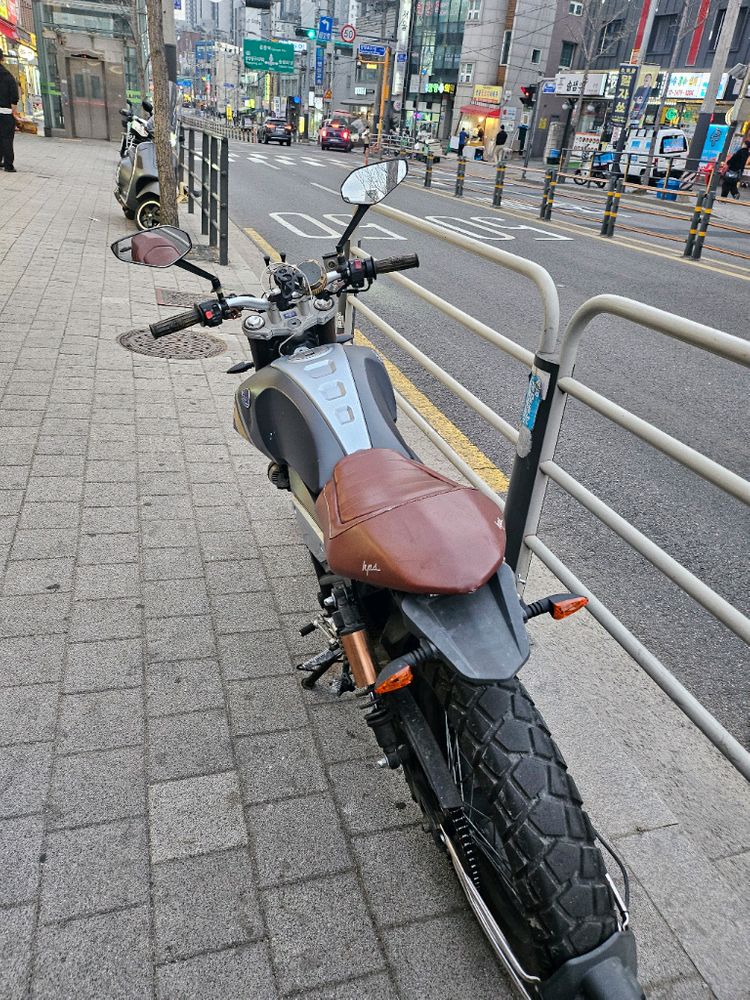 몬디알 힙스터 125cc 바이크 오토바이 팝니다 이미지