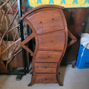 독특한 디자인 원목5단 서랍장 이미지