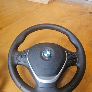 자동차 순정 핸들 bmw 118d 핸들 이미지