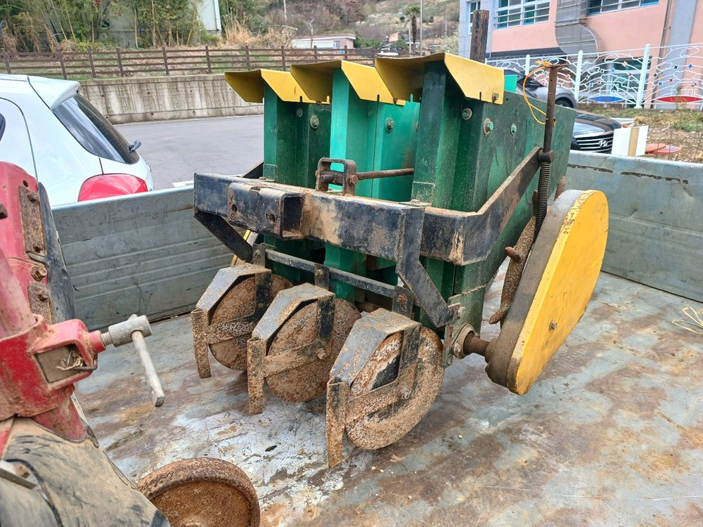 관리기용 옥수수 파종기 이미지