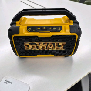 디월트 블루투스 스피커 이미지