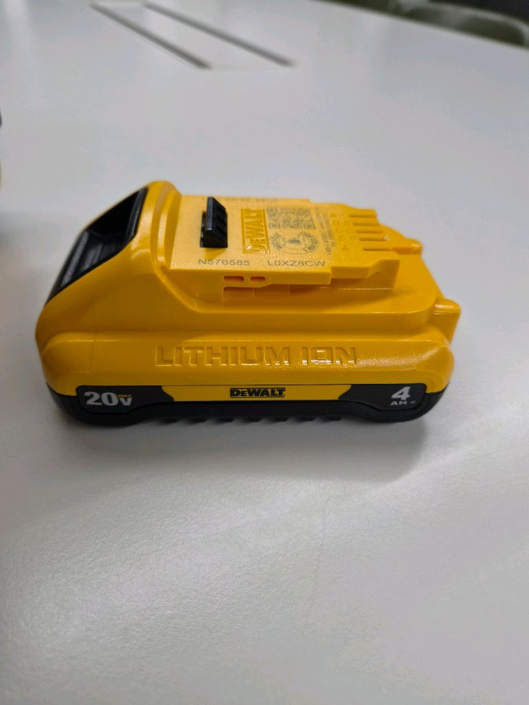 디월트 블루투스 스피커 이미지