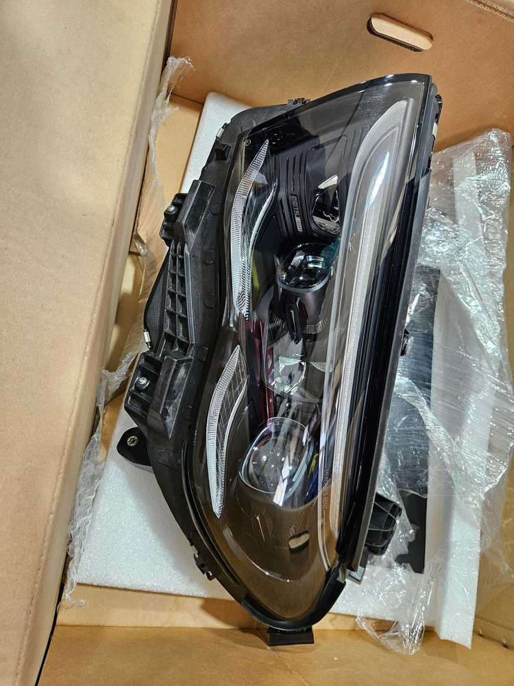 벤츠 25년식 E300 헤드램프(좌) 정품 중고팝니다 이미지