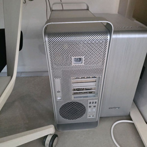 맥프로 Mac Pro Mid2010 타워형 팝니다. 이미지