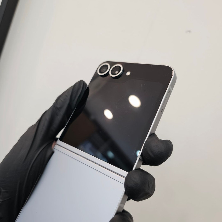 갤럭시Z플립6 256기가 실버 (무잔상) / 0314 이미지