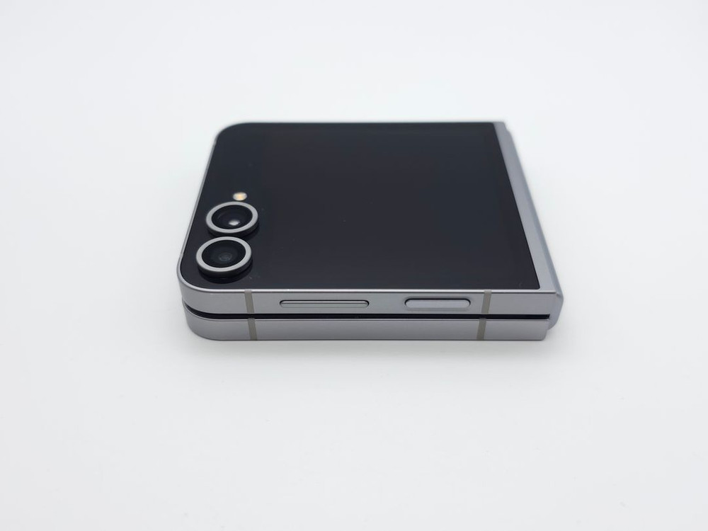 갤럭시Z플립6 256기가 실버 (무잔상) / 0106 이미지