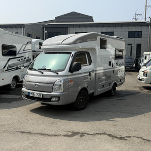 포터 씨티밴 , 워크스루밴 캠핑카 이미지