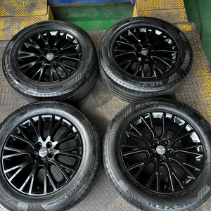 19인치 제네시스 GV80 유광블랙 순정휠타이어 1대분 PCD114.3 8.5J +47 트래드 90% 이미지