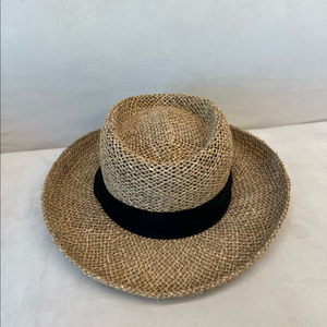 밀짚 페도라 햇 블랙 리본 장식 모자 이미지