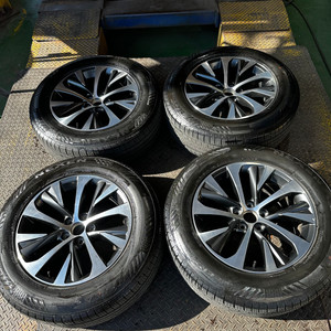 18인치 렉서스 RX350h 순정휠타이어 1대분 PCD114.3 트래드임판 이미지