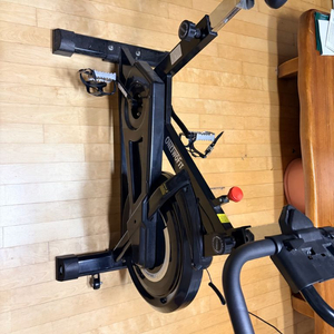 실내 자전거 운동기구 이미지