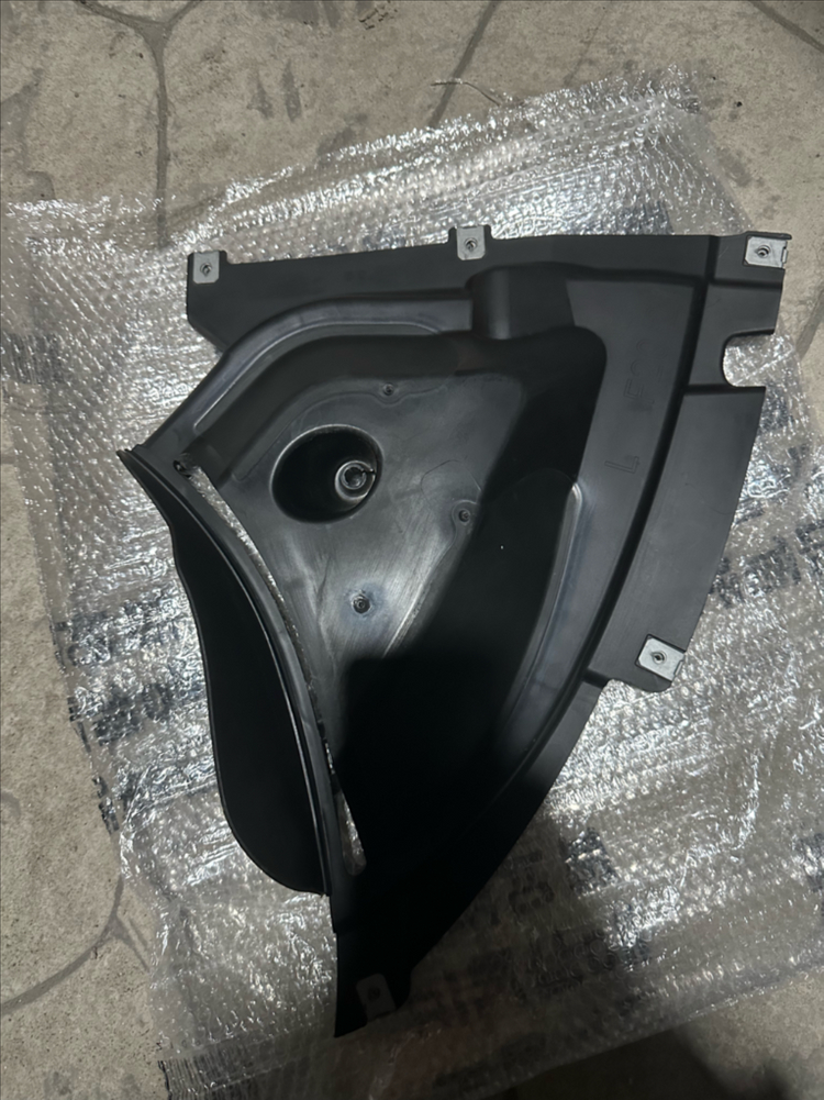 bmw 118d 휠가이드 삼각커버 언더커버 51717241847 이미지