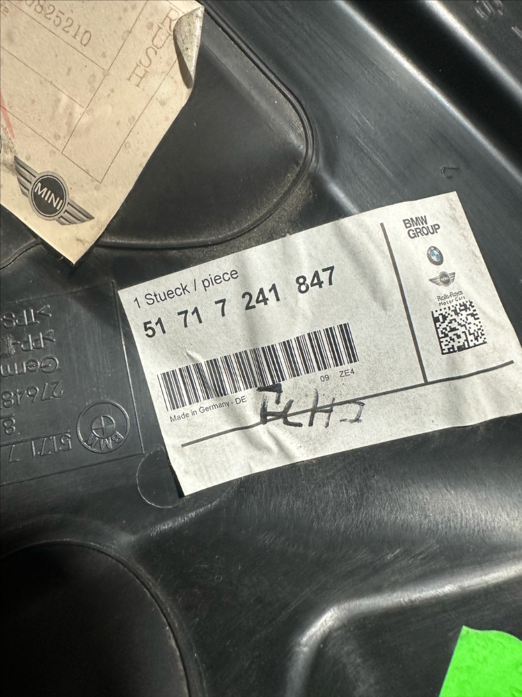 bmw 118d 휠가이드 삼각커버 언더커버 51717241847 이미지