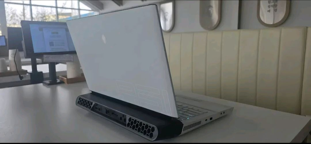 델에일리언웨어 51M R2 2080Super 360HZ게이밍노트북(풀박스 이미지