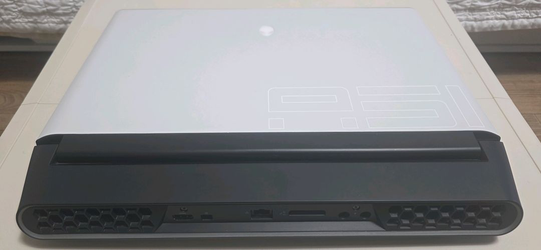 델에일리언웨어 51M R2 2080Super 360HZ게이밍노트북(풀박스 이미지