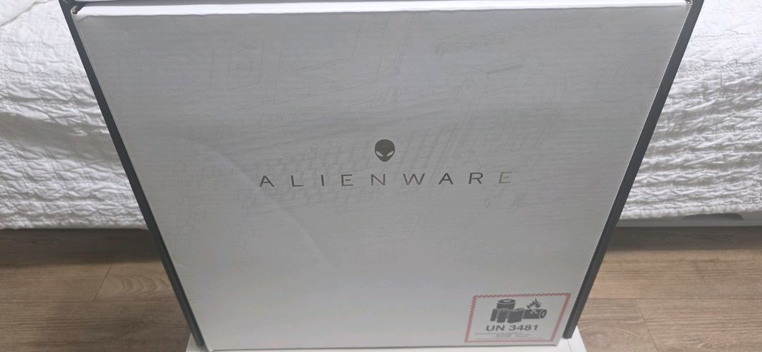 델에일리언웨어 51M R2 2080Super 360HZ게이밍노트북(풀박스 이미지