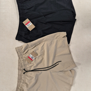 새상품 / 나이키 남성 러닝 쇼츠 언리미티드 7인치 언라인드 버서타일 쇼츠 블랙, 베이지 이미지