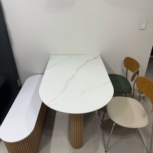 세라믹 식탁 벤치 의자 세트 이미지