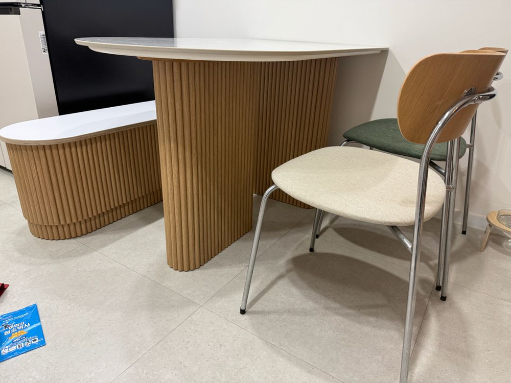 세라믹 식탁 벤치 의자 세트 이미지