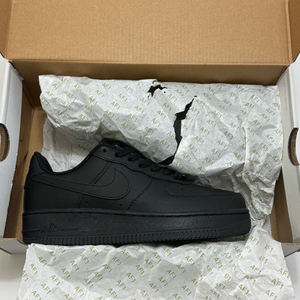 나이키 에어포스1 로우 블랙 사이즈 240 새상품 이미지