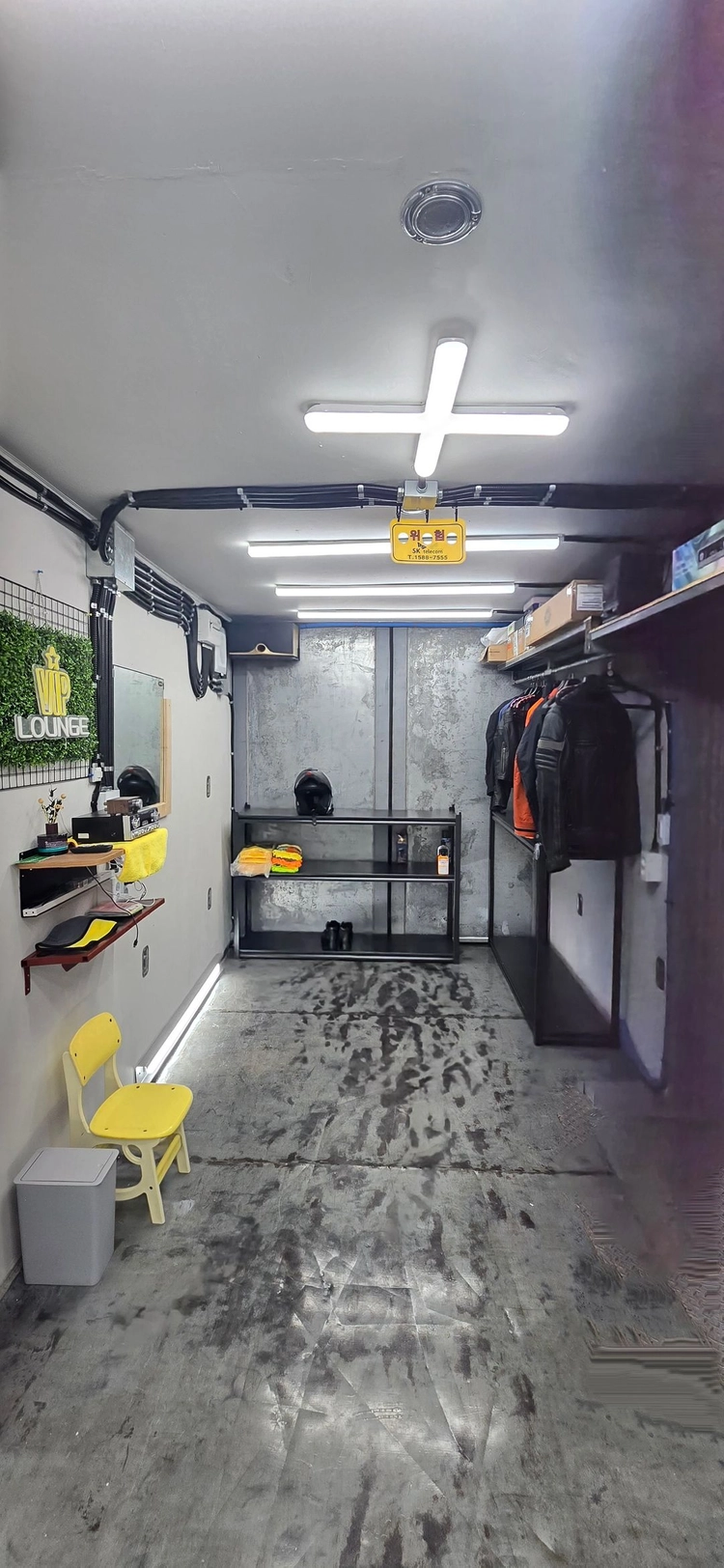 A급 오토바이 꾸밈방 2.4x6 컨테이너 판매합니다!! 울트라리미티드 보관하던 방입니다~~ 이미지